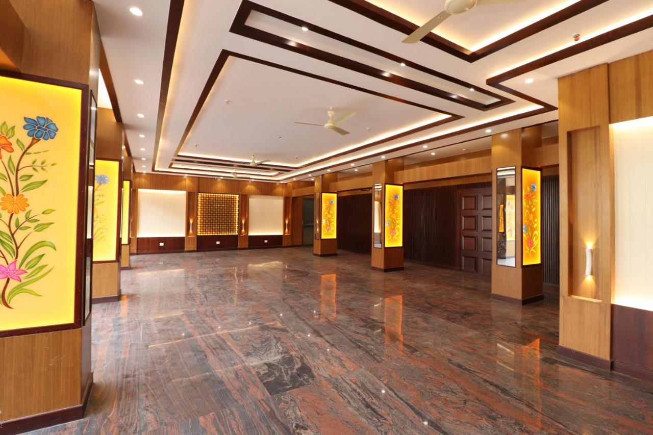 Jjk Rukmini Vilas Hotel & Banquet มูซัฟฟาร์ปูร์ ภายนอก รูปภาพ